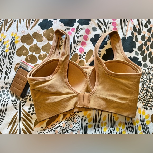 NEW UnderOutfit Comfort Shaping Bra Brown Coffee Wireless Size Small NWT - Picture 5 of 9